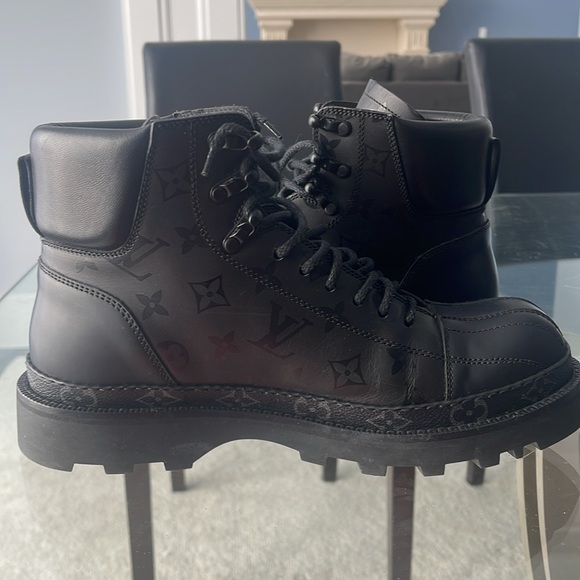 LV Monogram Eclipse Boots - Picture 5 of 12